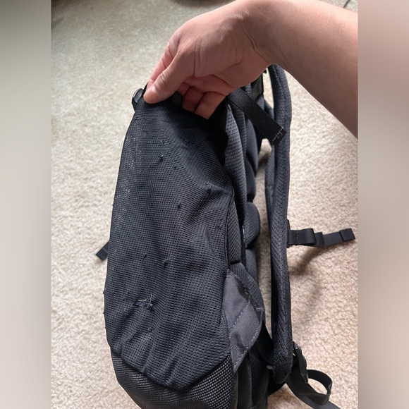 The North Face Recon Backpack Black unisex Travel Work Commuter - Picture 6 of 13